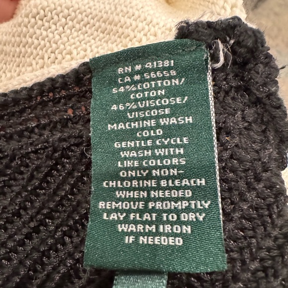 Cute color blocked Lauren Ralph Lauren plus sized sweater - Picture 4 of 4